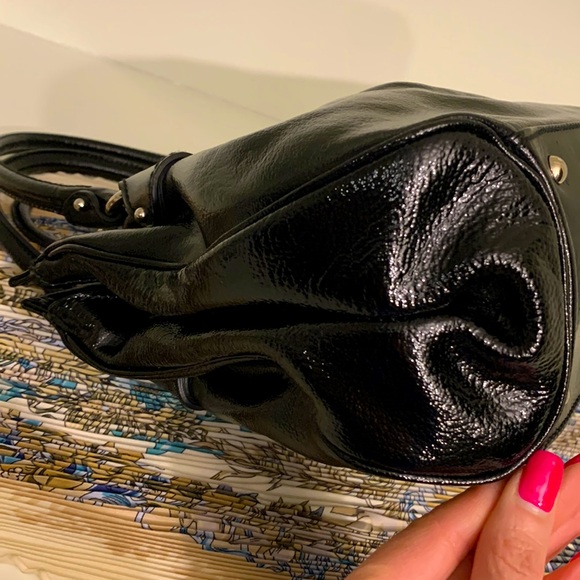🔥Ferragamo Gancini Black Patent Leather Handbag🔥 - Picture 7 of 15